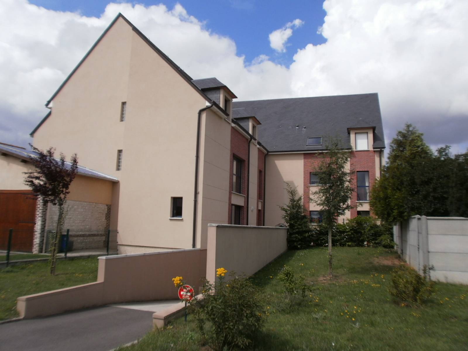 Recherche appartement à louer en rez de jardin Léry 27690