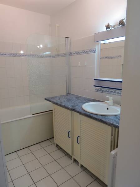 En vente appartement F3 en très bon état avec cave et place de parking sur la commune de Louviers