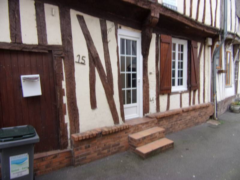 A vendre à PONT DE L'ARCHE 27340 maison ancienne à colombages