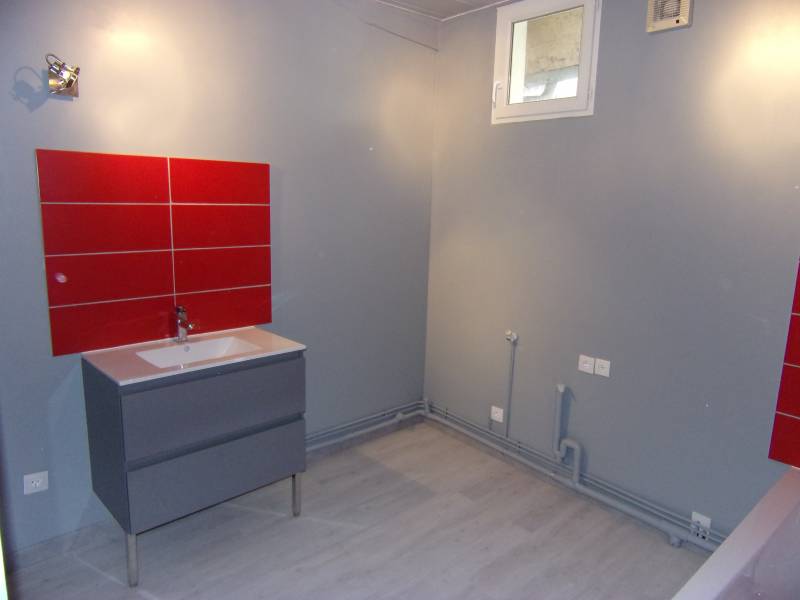 A vendre à PONT DE L'ARCHE 27340 avec salle de bains