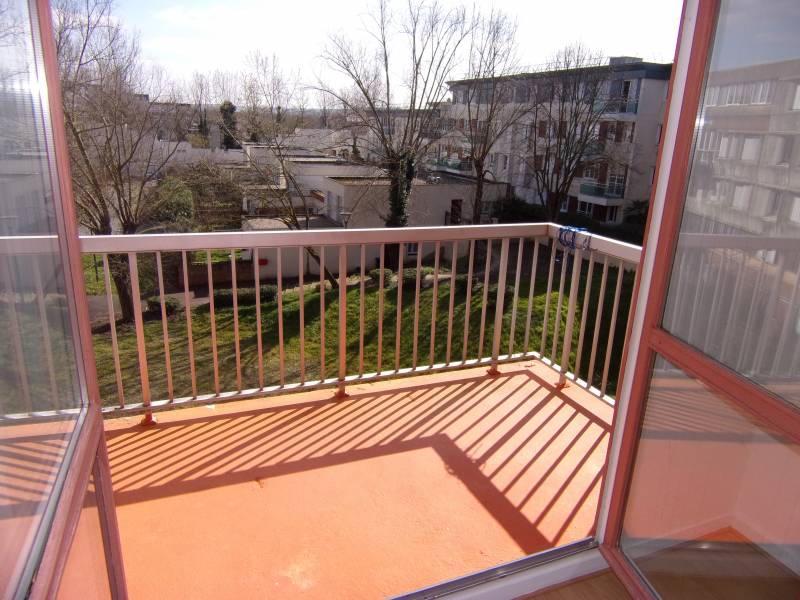 Appartement 3 chambres Val de Reuil résidence avec ascenseur Val de Reuil Centre ville Balcon