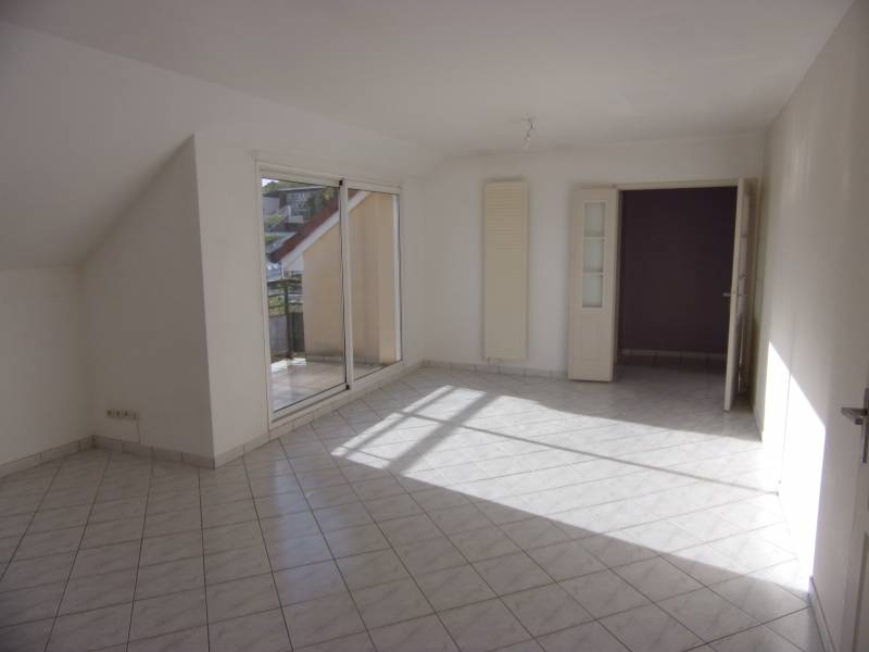 A vendre appartement F4 LOUVIERS 27400 avec séjour avec balcon