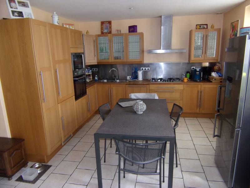 A vendre longère en briques à MONTAURE 27400 avec cuisine aménagée / équipée ouverte