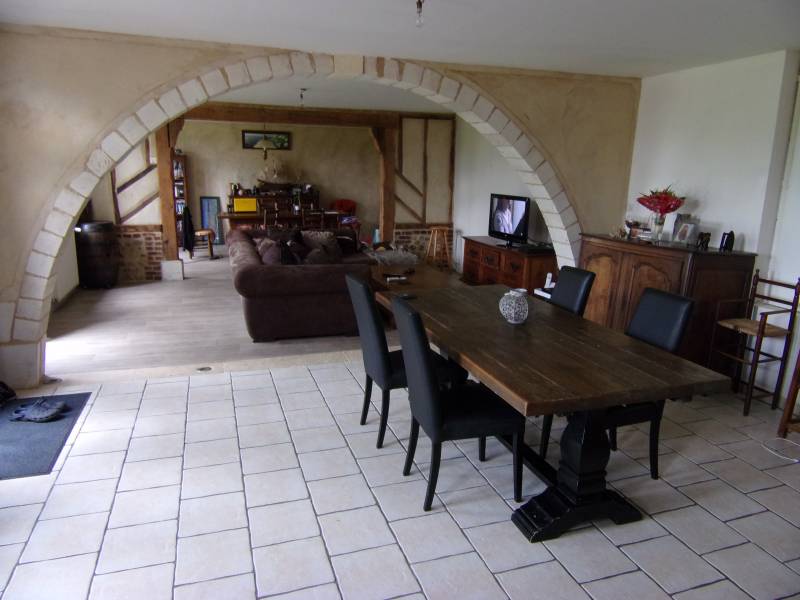 A vendre longère en briques à MONTAURE 27400 avec immense pièce de vie
