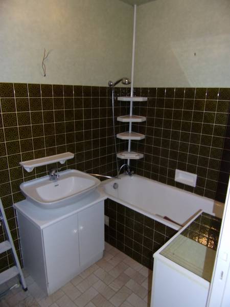 A vendre à LOUVIERS 27400 appartement F2 avec salle de bains