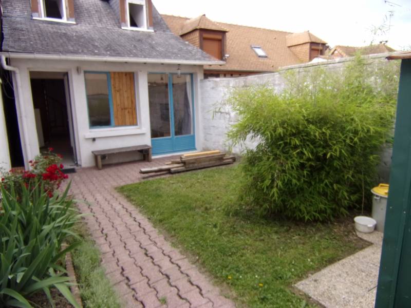 A vendre à LOUVIERS 27400 maison de ville avec jardin