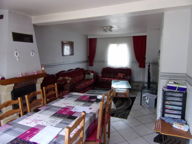 A vendre à VAL DE REUIL 27100 maison individuelle récente avec séjour avec cheminée