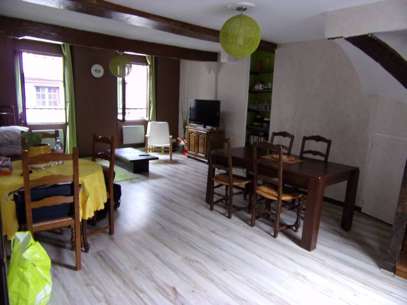 A vendre à PONT DE L'ARCHE 27340 appartement F2 en plein centre ville avec séjour
