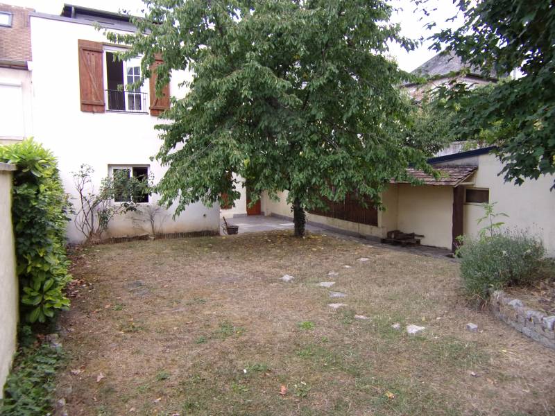 A vendre à LES DAMPS 27340 maison de ville avec jardin clos