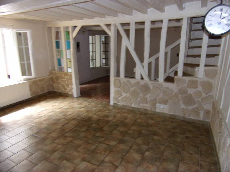 A vendre à LES DAMPS 27340 maison de ville avec salon avec poutres appararentes