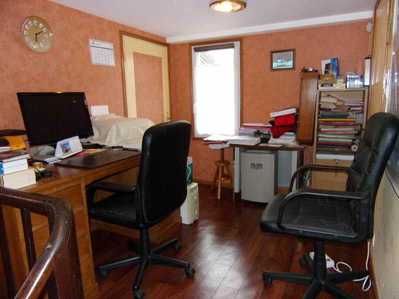 A vendre à PONT DE L'ARCHE 27340 maison de ville avec bureau