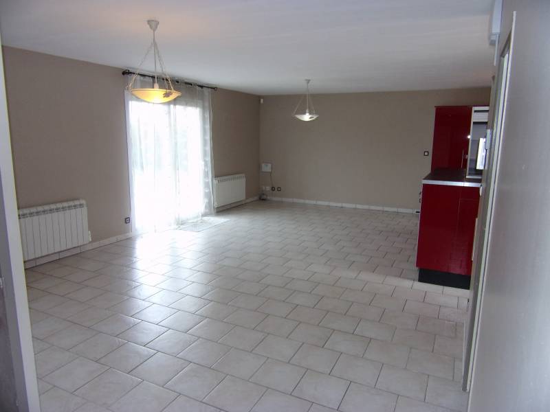 A vendre à LE MANOIR SUR SEINE 27460 maison avec séjour / salon