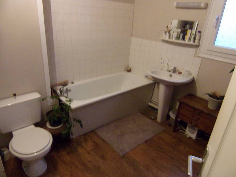 A vendre à VAL DE REUIL 27100 maison avec salle de bains avec WC