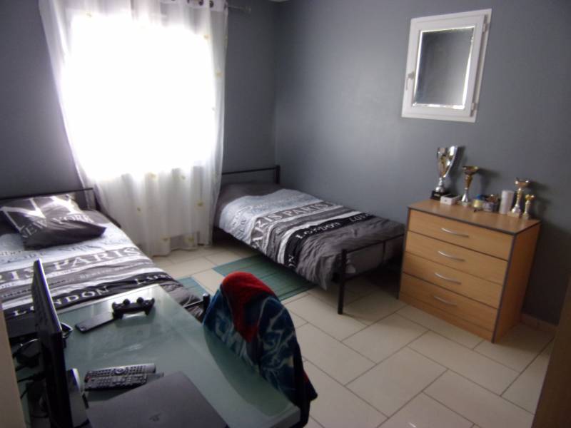 A vendre à LOUVIERS 27400 maison récente sans travaux avec quatre chambres