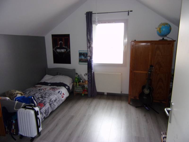 A vendre au MANOIR SUR SEINE 27460 avec grande chambre de plus de 14m²