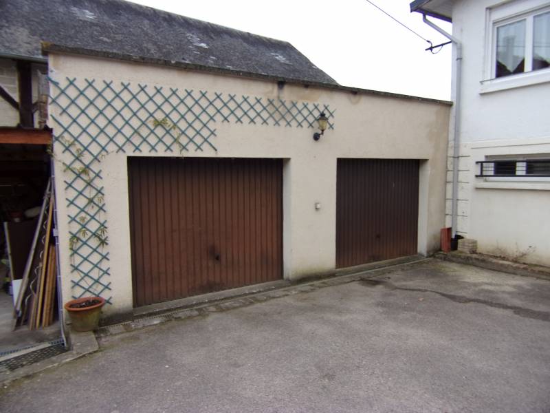 A vendre à LOUVIERS 27400 maison individuelle avec double garage