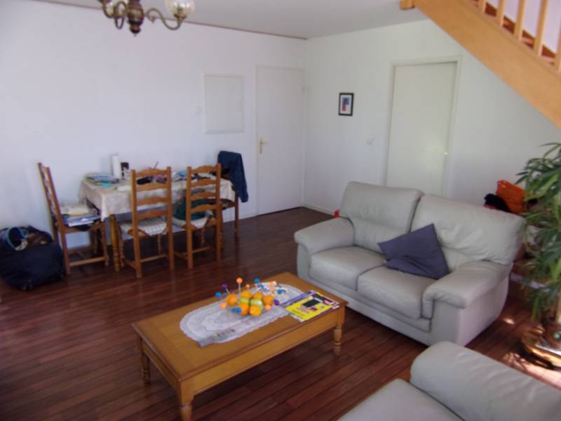 A vendre à VAL DE REUIL 27100 appartement avec séjour / salon