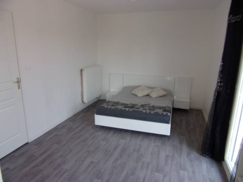 A vendre à LOUVIERS 27400 maison récente sans travaux avec chambre parentale