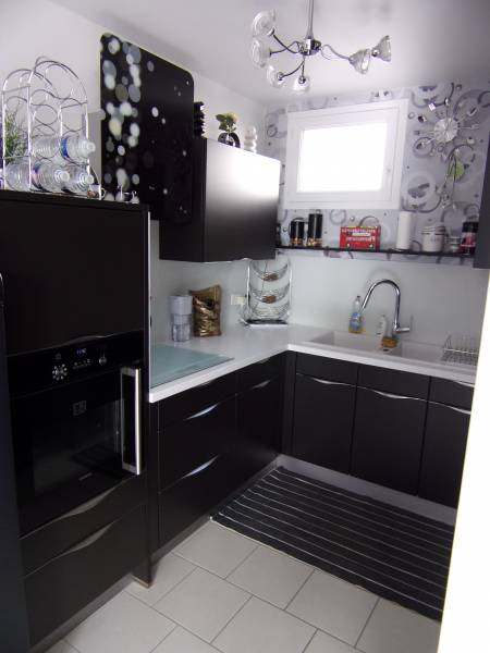 A vendre à VAL DE REUIL 27100 appartement avec cuisine moderne et ouverte