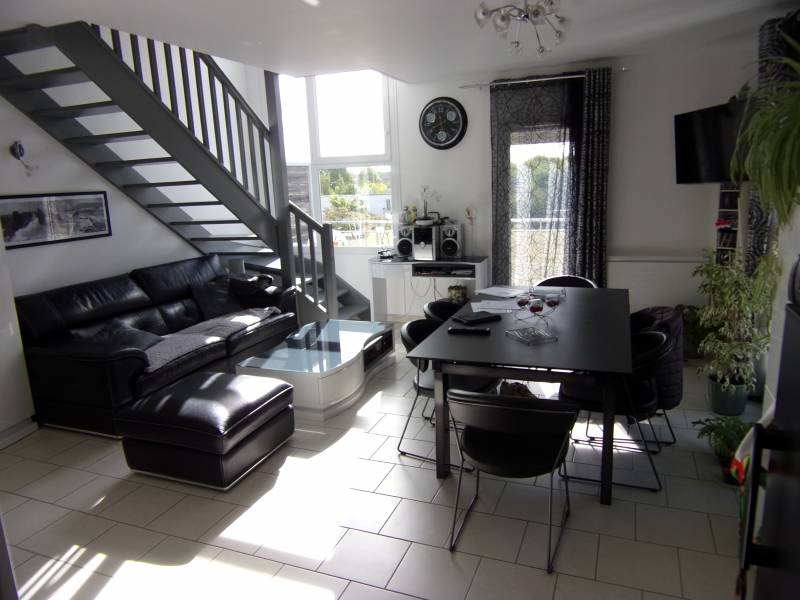 A vendre à VAL DE REUIL 27100 appartement séjour / salon très lumineux