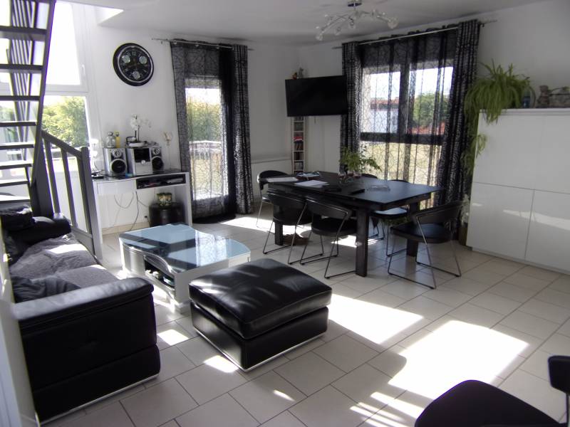 A vendre à VAL DE REUIL 27100 appartement avec pièce de vie ouverte