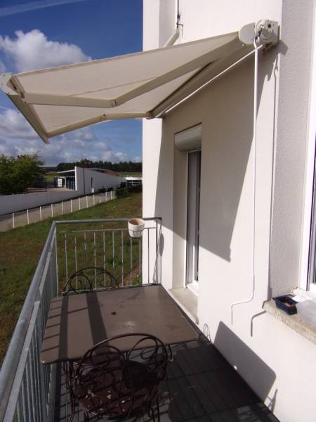 A vendre à VAL DE REUIL 27100 appartement avec balcon avec store