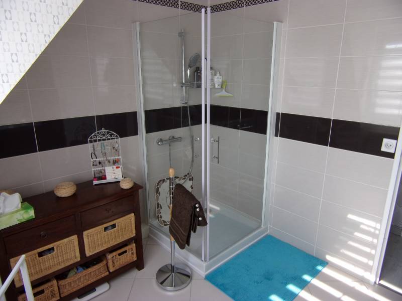 A vendre maison coup de coeur 3 chambres LE VAUDREUIL - salle d'eau