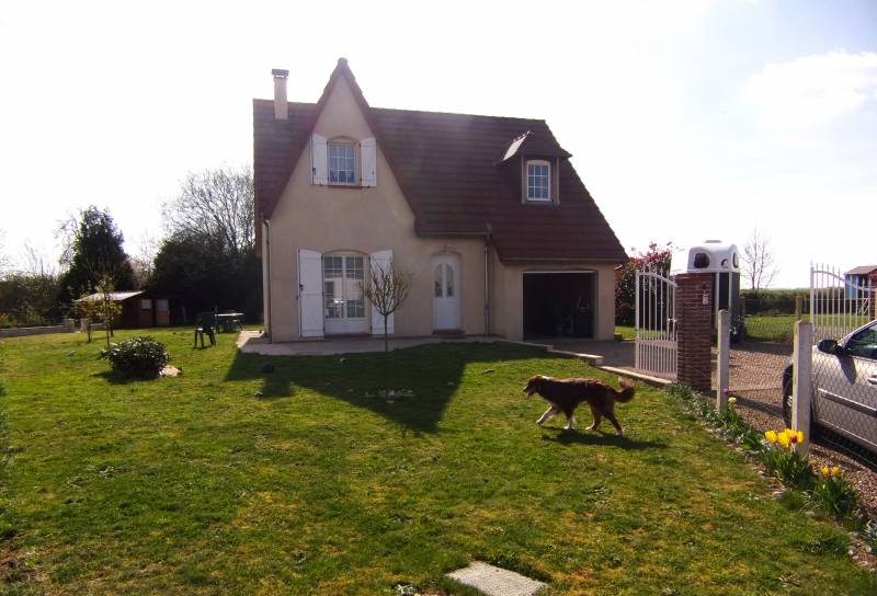 Maison de 2009, 4 pièces de 91.5m² avec cuisine ouverte sur séjour de 32m² et garage terrain 1000m²