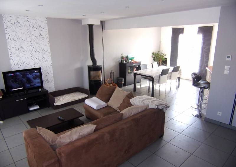 Maison SURTAUVILLE de 2009, séjour-salon avec poêle a bois