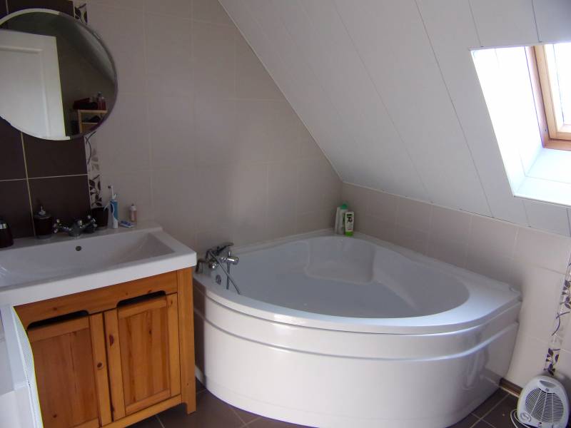Maison SURTAUVILLE de 2009, salle de bain baignoire