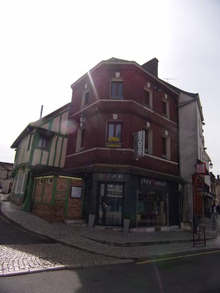 appartement t1 PONT DE L ARCHE Centre ville 