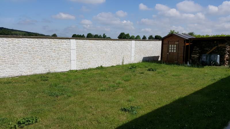 Achetez une maison de plain pied avec 4 chambre, un garage double et un jardin de 505 m² sur la commune de Val de Reuil (27100)