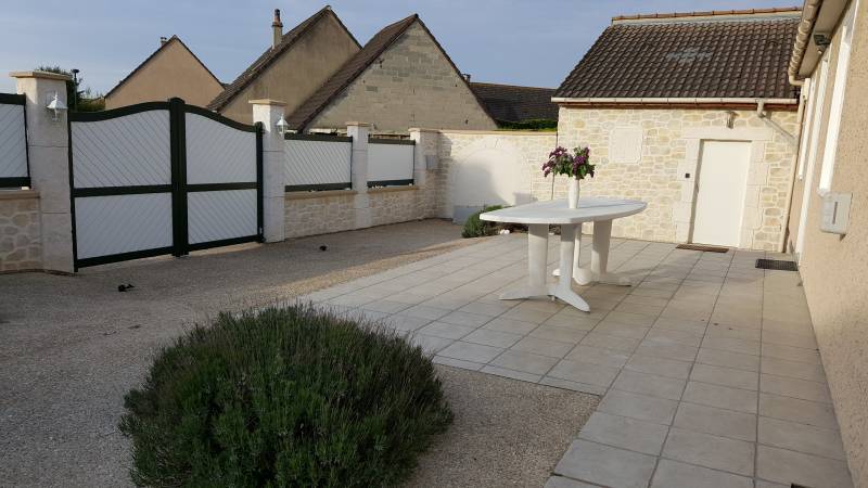 Vends plain pied de 113 m² hbaitable avec un jardin aménagé à Val de Reuil (27100)