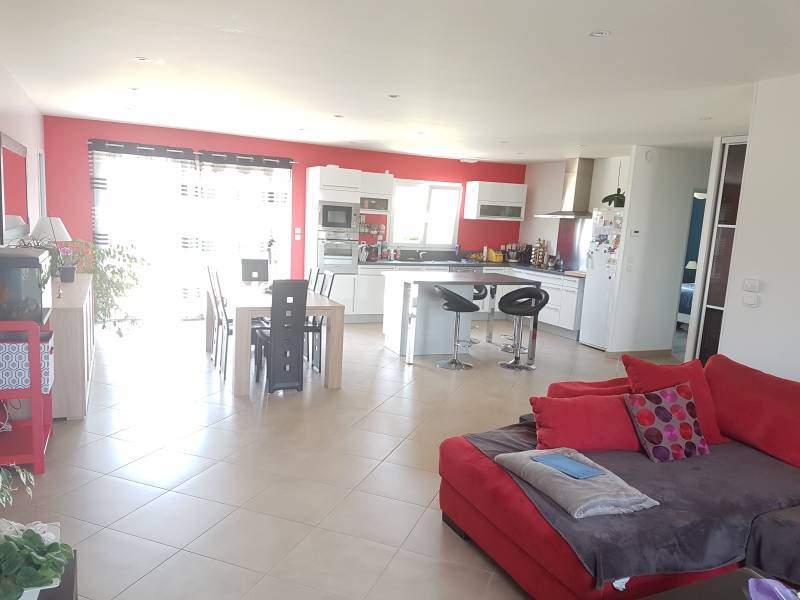 en vente contemporaine avec un séjour de 42 m² et 4 chambres à Surville 27400