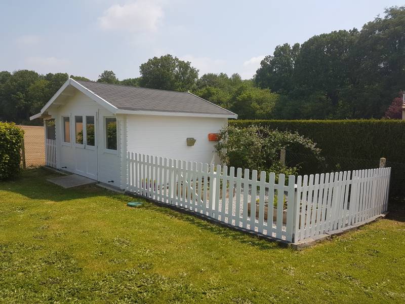 Avendre proche de Louviers maison contemporaine de plain pied sur un terrain de 1210 m² avec un grand abri de jardin sur la commune de Surville 27400