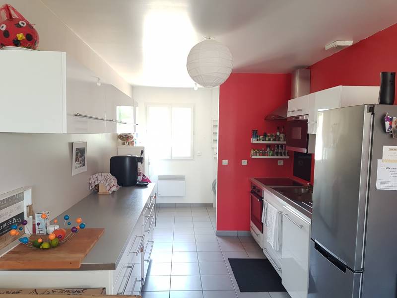 Vends maison de 110 m² type F5 avec une cuisine ouverte à Val de Reuil (27100)