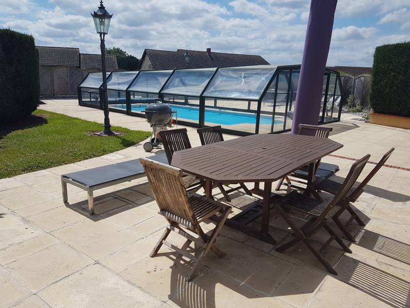 Achetez cette maison de 200 m² habitable, 5 chambres, 3 garages et une piscine couverte et chauffée sur la commune de Andé (27430)