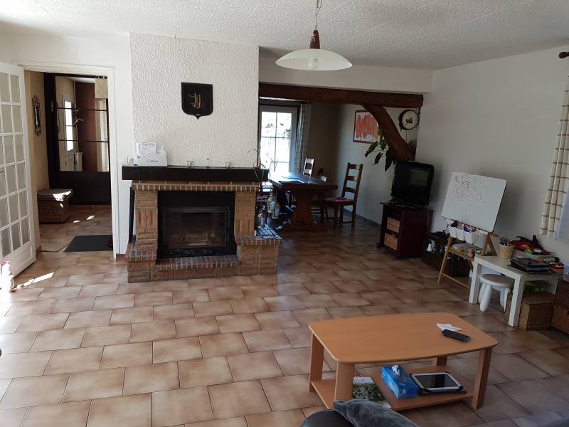 Achetez une maison ancienne avec u grand séjour/salon un double garage et un jardin sur Heudreville sur Eure (27400)