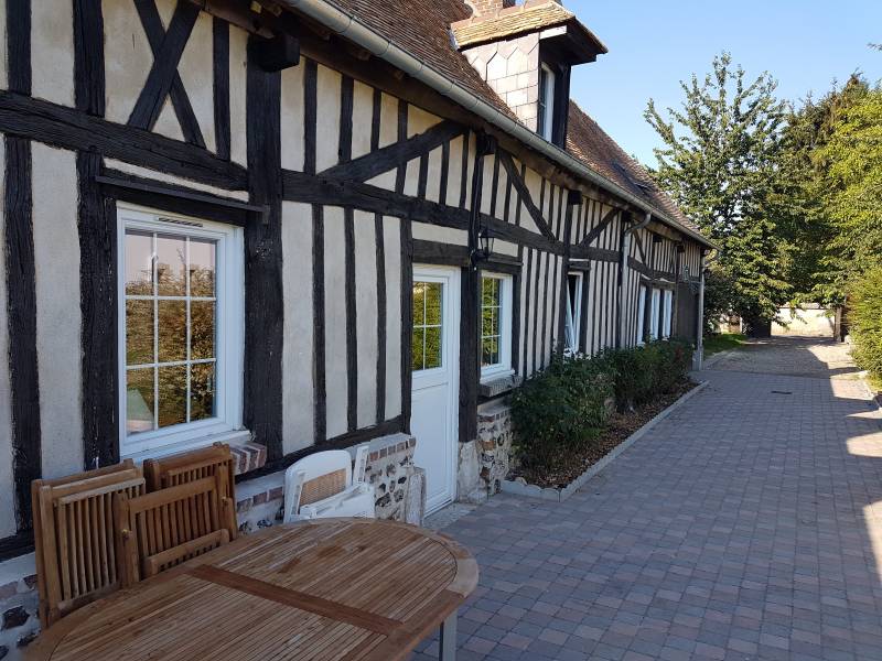 A vendre maison ancienne en très bon état de 180 m² habitable avec 4 chambres avec un jardin de 2000 m² sur la commune de Montaure (27400)