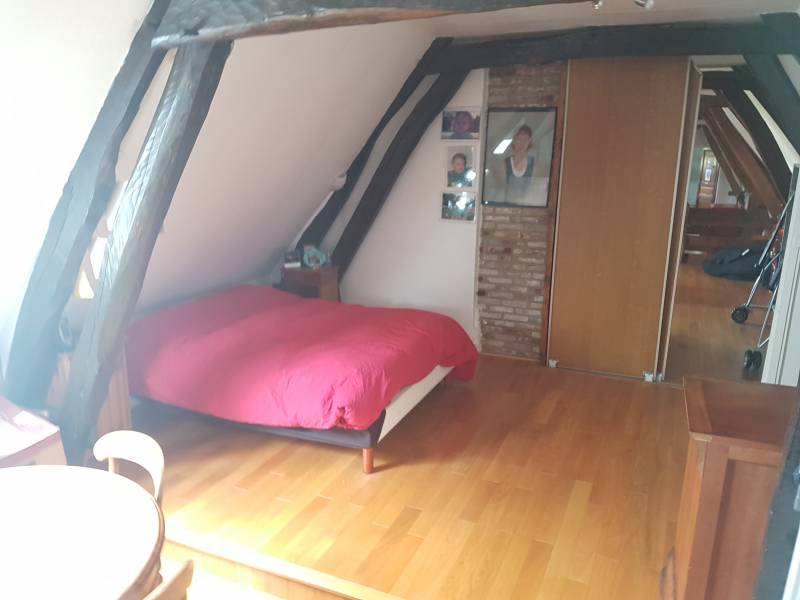 Vends maison ancienne en parfait état  avec 4 chambres, une pièce paliére, 2 salle de bains sur un jardin de 2000 m² à Montaure (27400)