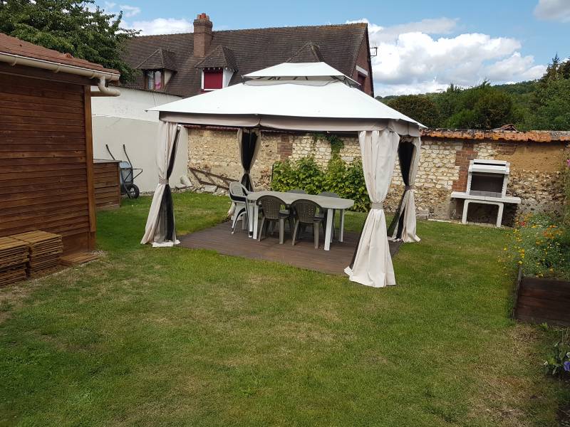 Vends maison en très bon état de type F3 avec un jardin clos de murs sur la commune de Louviers (27400)