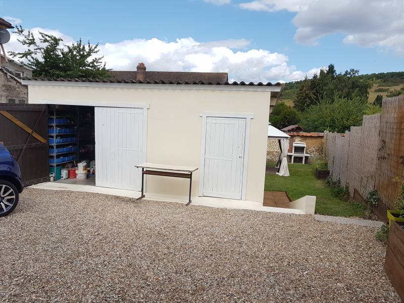 Achetez une maison de type F3 avec une dépendance servant d'atelier et garage sur la commune de Loviers (27400)