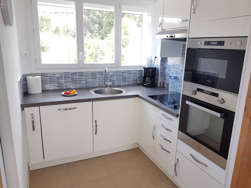 En vente maison de ville avec une cuisine équipée  neuve, 2 chambres, un garage et n jardin clos de murs à Louviers (27400)