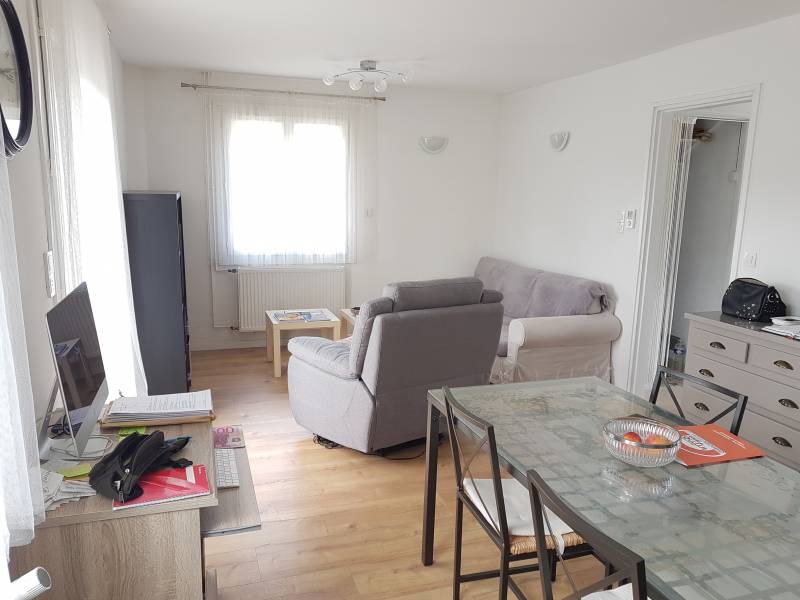 Vends maison en très bon état avec 2 chambres, proche de l'A13 sur la commune de Louviers (27400)