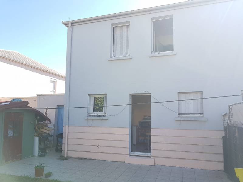 A vendre maison F4 avec jardin et garage à Val de Reuil