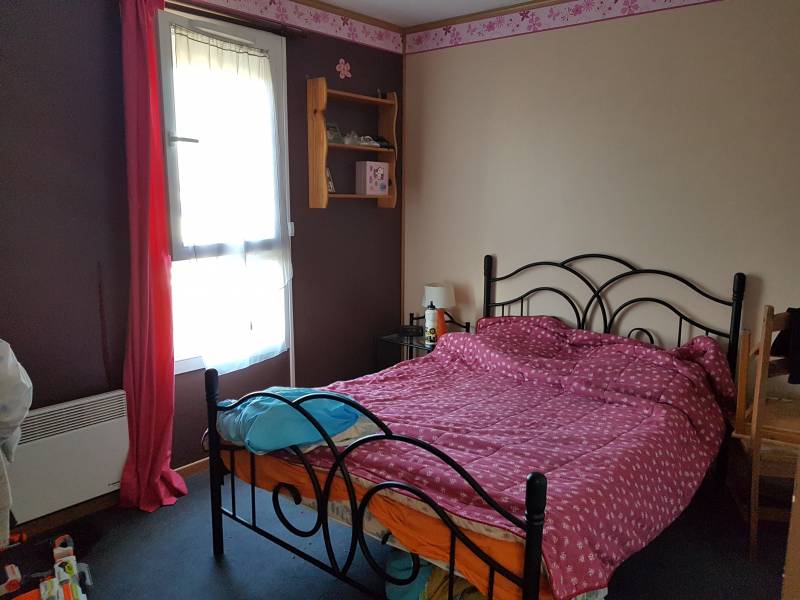 a vendre appartement avec 2 chambres, une terrasse et un parking dans une résidence récente sur la commune de Val de Reuil (27100) proche des écoles et commerces