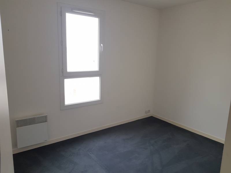 Vends appartement récent en duplex avec 2 chambres et un parking proche des écoles et commerces à Val de Reuil (27100)