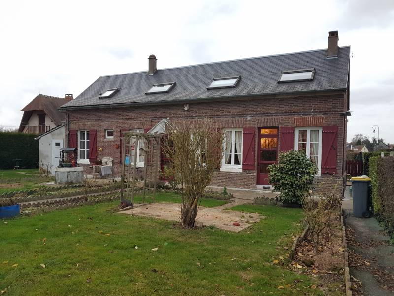 A vendre maison ancienne F5 avec dépendances et jardin sur la commune de Saint Didier des Bois