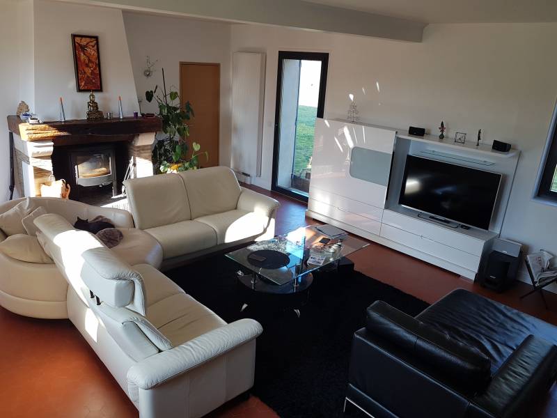 Achetez une maison ancienne rénovée aec un intérieur contemporain et un séjour salon de 58 m² sur la commune de Val de Reuil