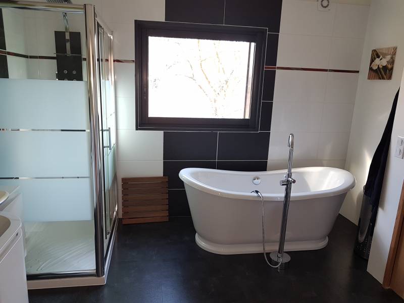 Vends maison rénovée avec 4 chambres et 2 salle de bains sur la commune de Val de reuil